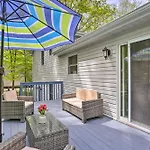 Poconos Family Getaway With Hot Tub And 2 Game Rooms!