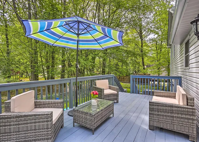 Poconos Family Getaway With Hot Tub And 2 Game Rooms!