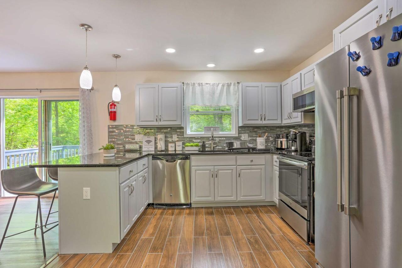 Holiday home Poconos Family Getaway With Hot Tub And 2 Game Rooms! *