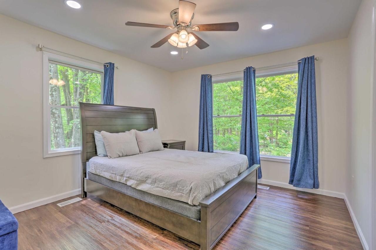 Poconos Family Getaway With Hot Tub And 2 Game Rooms! Holiday home *