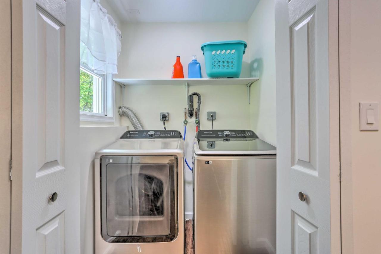 Holiday home Poconos Family Getaway With Hot Tub And 2 Game Rooms!